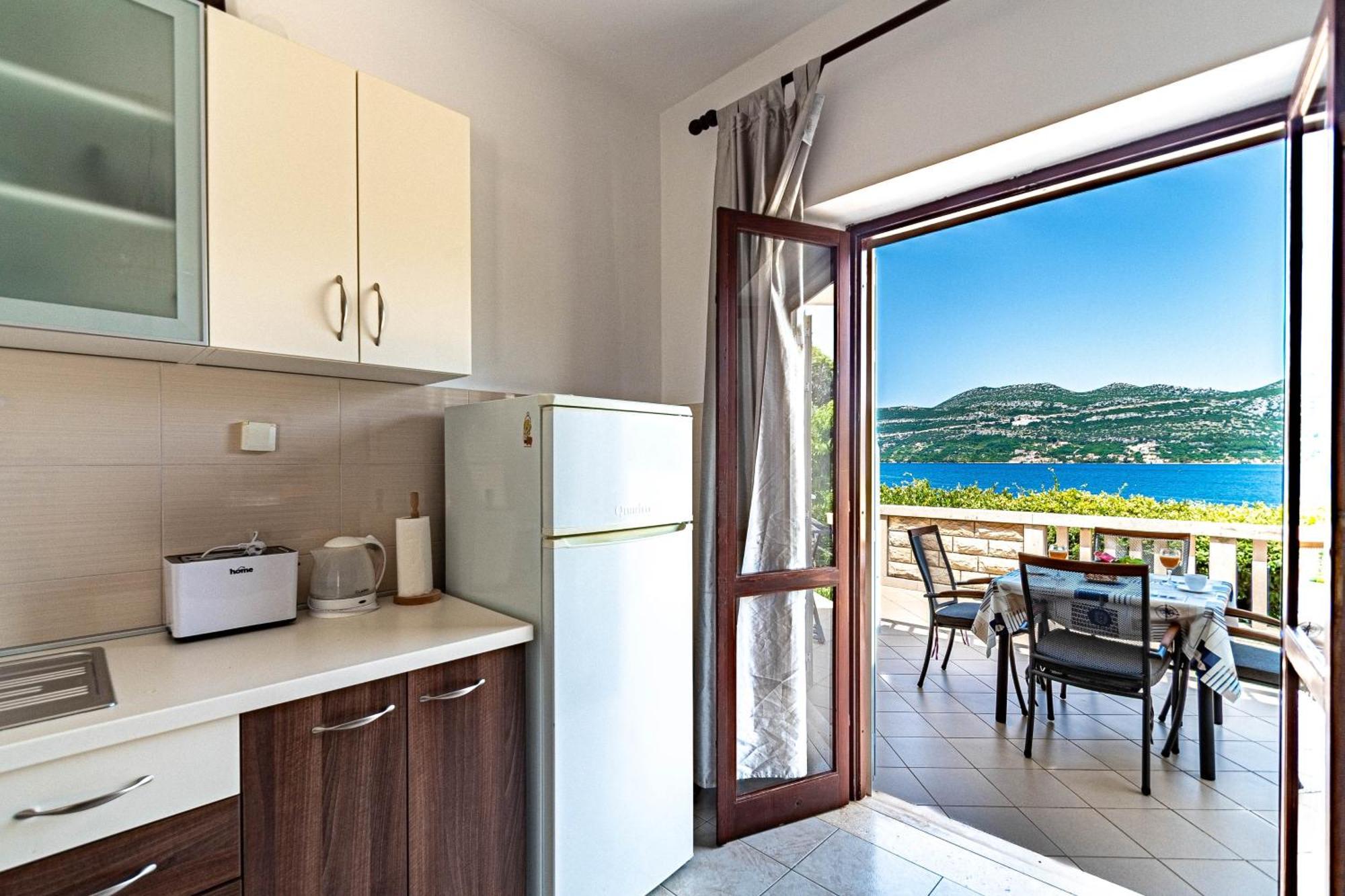 Apartments By The Sea Tri Zala, Korcula - 9237 Zrnovo Room photo